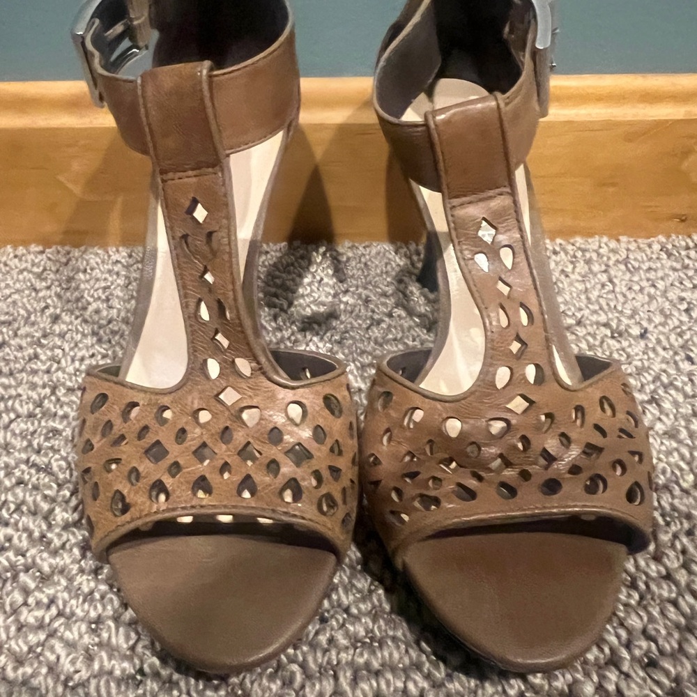 Franco Sarto Brown Leather Cutout T-Strap Women's Sandals Heels, Size 6